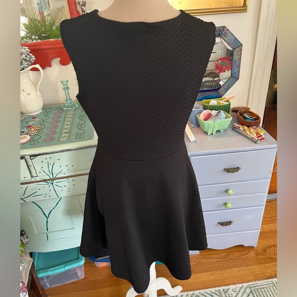 ESTAM Fit and Flare Dress L Black LBD Textured Polyester VGUC Free Shipping - Picture 2 of 5